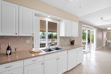 Don't miss it! CLEAN, freshly painted, well maintained,1-STORY on PalmBrook Country Club in Arizona - for sale on GolfHomes.com, golf home, golf lot