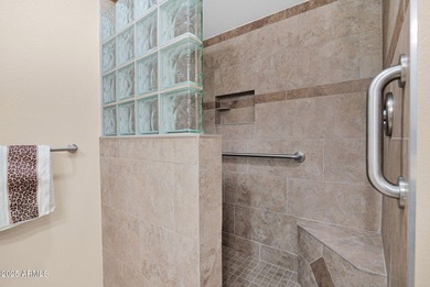 BACK ON THE MARKET. CLEAN, freshly painted, well maintained on PalmBrook Country Club in Arizona - for sale on GolfHomes.com, golf home, golf lot