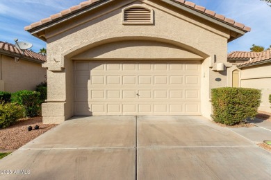 BEST PRICE IN OAKWOOD! Enjoy easy living in this LOCK & LEAVE on Oakwood Golf Club  in Arizona - for sale on GolfHomes.com, golf home, golf lot