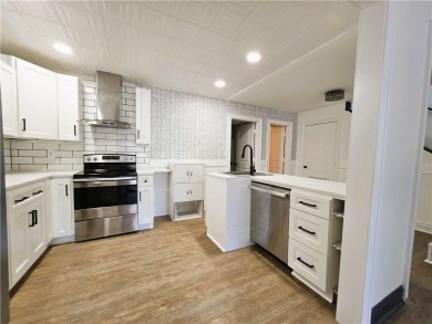 Nestled close to Dogwood Golf Course, this lovely end unit on Bella Vista Country Club and Golf Course in Arkansas - for sale on GolfHomes.com, golf home, golf lot