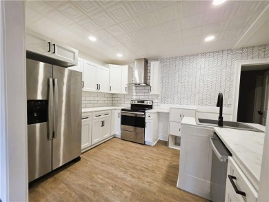 Nestled close to Dogwood Golf Course, this lovely end unit on Bella Vista Country Club and Golf Course in Arkansas - for sale on GolfHomes.com, golf home, golf lot