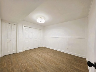 Nestled close to Dogwood Golf Course, this lovely end unit on Bella Vista Country Club and Golf Course in Arkansas - for sale on GolfHomes.com, golf home, golf lot