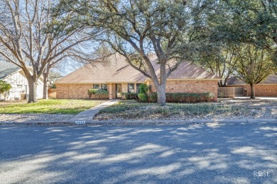 Freshly updated Bentwood home on the golf course!  New flooring on Bentwood Country Club in Texas - for sale on GolfHomes.com, golf home, golf lot
