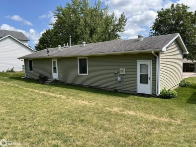 Super nice 3 bedroom ranch style home in Country Club Circle! on Osceola Country Club in Iowa - for sale on GolfHomes.com, golf home, golf lot