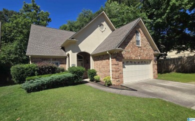 Enjoy cul de sac living in the exclusive Inverness Green! A on Inverness Country Club in Alabama - for sale on GolfHomes.com, golf home, golf lot