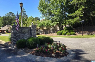 Enjoy cul de sac living in the exclusive Inverness Green! A on Inverness Country Club in Alabama - for sale on GolfHomes.com, golf home, golf lot