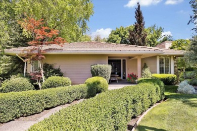 Exceptional Rancher in coveted Manito Place luxury gated on Manito Golf and Country Club in Washington - for sale on GolfHomes.com, golf home, golf lot