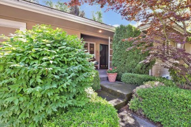 Exceptional Rancher in coveted Manito Place luxury gated on Manito Golf and Country Club in Washington - for sale on GolfHomes.com, golf home, golf lot