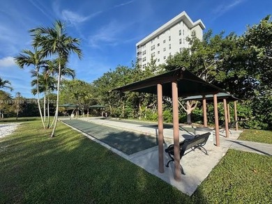 Exceptional value in Palm-Aire! This spacious 2BR/2BA unit on Palm-Aire Country Club and Resort - Palms in Florida - for sale on GolfHomes.com, golf home, golf lot