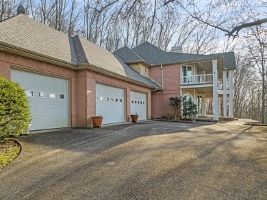 This beautiful home in Eagle's Nest golf course offers elegance on Eagles Nest Country Club in Kentucky - for sale on GolfHomes.com, golf home, golf lot