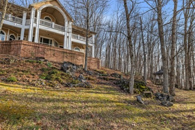 This beautiful home in Eagle's Nest golf course offers elegance on Eagles Nest Country Club in Kentucky - for sale on GolfHomes.com, golf home, golf lot