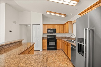 Beautiful and Well-maintained 3 bedroom, 2 bath Nantucket floor on Eagle Ridge At Spruce Creek Country Club in Florida - for sale on GolfHomes.com, golf home, golf lot