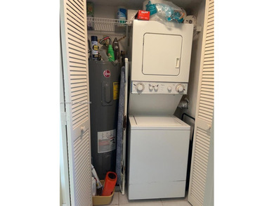 Prime corner 3BD/2BA residence featuring one of the largest on Palm-Aire Country Club and Resort - The Oaks in Florida - for sale on GolfHomes.com, golf home, golf lot