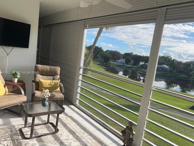 Prime corner 3BD/2BA residence featuring one of the largest on Palm-Aire Country Club and Resort - The Oaks in Florida - for sale on GolfHomes.com, golf home, golf lot