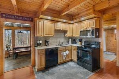 Mountain Charm, Views & Versatility in the Heart of Cobbly Nob! on Bent Creek Golf Course in Tennessee - for sale on GolfHomes.com, golf home, golf lot