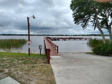 Furnished! Updated 2Bed/2Bath well-maintained Home with a on Four Lakes Golf Club in Florida - for sale on GolfHomes.com, golf home, golf lot