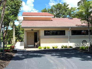 Rarely available, 3 bed/2 bath corner villa on a beautiful on Jacaranda Golf Club in Florida - for sale on GolfHomes.com, golf home, golf lot