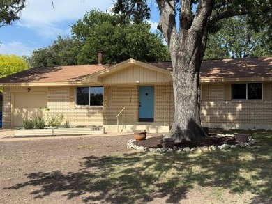 Welcome to this charming 2 bedroom, 2 bathroom, well appointed on Scott Schriener Municipal Golf Course in Texas - for sale on GolfHomes.com, golf home, golf lot