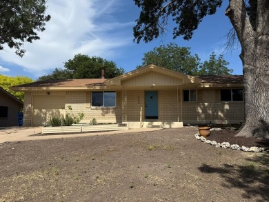 Welcome to this charming 2 bedroom, 2 bathroom, well appointed on Scott Schriener Municipal Golf Course in Texas - for sale on GolfHomes.com, golf home, golf lot