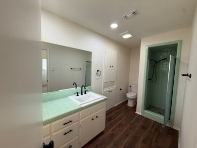 Welcome to this charming 2 bedroom, 2 bathroom, well appointed on Scott Schriener Municipal Golf Course in Texas - for sale on GolfHomes.com, golf home, golf lot