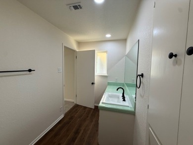 Welcome to this charming 2 bedroom, 2 bathroom, well appointed on Scott Schriener Municipal Golf Course in Texas - for sale on GolfHomes.com, golf home, golf lot