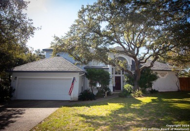 Wonderful family home in the Fairways of Fair Oaks Ranch.  This on Fair Oaks Ranch Golf and Country Club in Texas - for sale on GolfHomes.com, golf home, golf lot