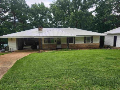 Great location. Great opportunity. This 2-bed, 2-bath home comes on Cherokee Village North Course in Arkansas - for sale on GolfHomes.com, golf home, golf lot