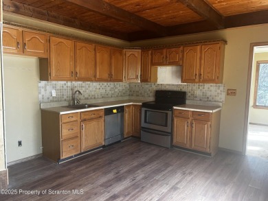 Large Chalet home in the Hideout, house features 4-bedrooms, 3 on The Hideout Golf in Pennsylvania - for sale on GolfHomes.com, golf home, golf lot