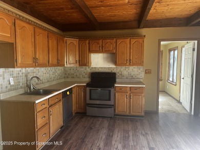 Large Chalet home in the Hideout, house features 4-bedrooms, 3 on The Hideout Golf in Pennsylvania - for sale on GolfHomes.com, golf home, golf lot