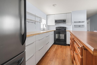 This one is all about the outside living! Huge deck and right on on Indian Wells Golf Course in South Carolina - for sale on GolfHomes.com, golf home, golf lot