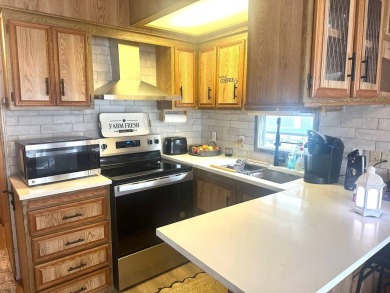 This adorable one-bedroom home is waiting for you! It is in an on Clerbrook Resort, Inc. in Florida - for sale on GolfHomes.com, golf home, golf lot