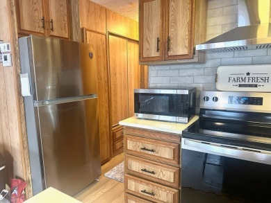 This adorable one-bedroom home is waiting for you! It is in an on Clerbrook Resort, Inc. in Florida - for sale on GolfHomes.com, golf home, golf lot