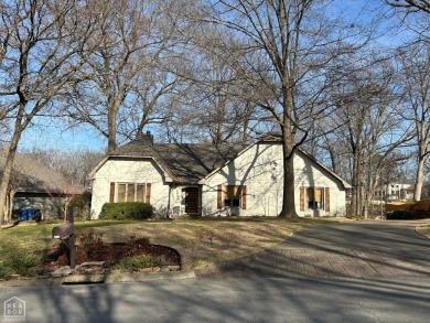 Beautiful one level home, 3 beds 2 baths in the prestigious on Jonesboro Country Club in Arkansas - for sale on GolfHomes.com, golf home, golf lot