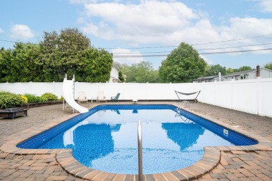 Welcome 27 Suzanne Lane, a sprawling hi ranch in the heart of on Bethpage State Park Golf Course - Black in New York - for sale on GolfHomes.com, golf home, golf lot