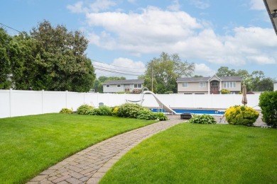 Welcome 27 Suzanne Lane, a sprawling hi ranch in the heart of on Bethpage State Park Golf Course - Black in New York - for sale on GolfHomes.com, golf home, golf lot