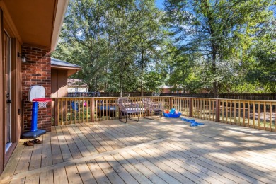 Welcome to one level living in golf course community Houndslake! on Houndslake Country Club in South Carolina - for sale on GolfHomes.com, golf home, golf lot