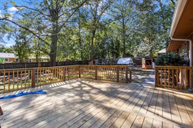 Welcome to one level living in golf course community Houndslake! on Houndslake Country Club in South Carolina - for sale on GolfHomes.com, golf home, golf lot
