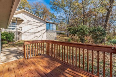 Don't miss out on this wonderful, 2 bedroom, 2 bath home. Home on Indian Hills Country Club in Arkansas - for sale on GolfHomes.com, golf home, golf lot