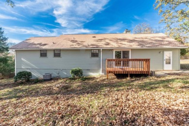 Don't miss out on this wonderful, 2 bedroom, 2 bath home. Home on Indian Hills Country Club in Arkansas - for sale on GolfHomes.com, golf home, golf lot