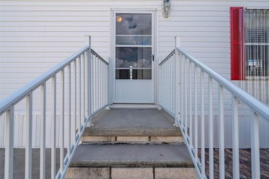 Rare opportunity to own a furnished 2-bedroom, 2-bath singlewide on Kings Gate Golf Club in Florida - for sale on GolfHomes.com, golf home, golf lot