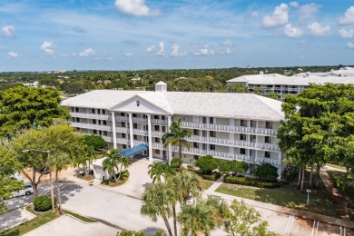 SPACIOUS & BRIGHT 2nd floor condo,  1442 sqft 2-bedroom on Bear Lakes Country Club in Florida - for sale on GolfHomes.com, golf home, golf lot
