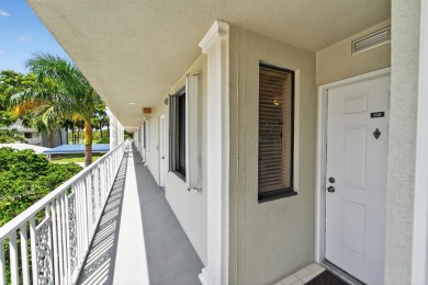 SPACIOUS & BRIGHT 2nd floor condo,  1442 sqft 2-bedroom on Bear Lakes Country Club in Florida - for sale on GolfHomes.com, golf home, golf lot
