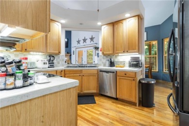 Welcome to 3 Par Lane in Bella Vista! This beautifully on Bella Vista - Metfield Golf Complex and Country Club in Arkansas - for sale on GolfHomes.com, golf home, golf lot