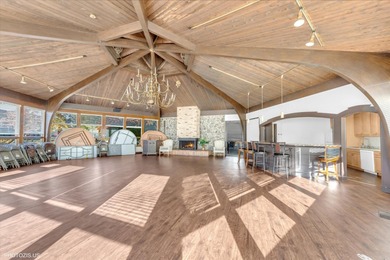 Perfect 2 Bedroom, 2 Bath Condo in Mallard Cove! Prepare to fall on Arlington Lakes Golf Club in Illinois - for sale on GolfHomes.com, golf home, golf lot