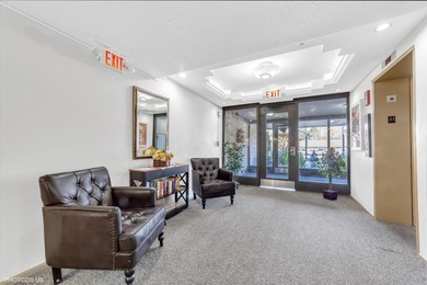 Perfect 2 Bedroom, 2 Bath Condo in Mallard Cove! Prepare to fall on Arlington Lakes Golf Club in Illinois - for sale on GolfHomes.com, golf home, golf lot