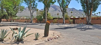 Lovely light and bright 2 bed/2bath corner, upstairs condominium on Oro Valley Country Club in Arizona - for sale on GolfHomes.com, golf home, golf lot
