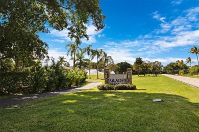 Welcome to this lovely 3-bedroom, 2-bathroom condo located in on  in Florida - for sale on GolfHomes.com, golf home, golf lot