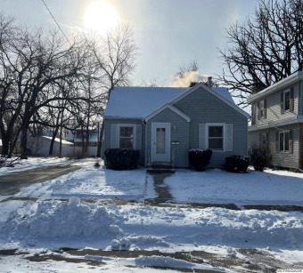 Great opportunity with this 2 bedroom, 1 bath home.  Vinyl on Highland Park Golf Course in Iowa - for sale on GolfHomes.com, golf home, golf lot