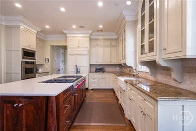 Lakefront retreat - 127 ft waterfront - Max dock with lift - on Reynolds Lake Oconee - The Oconee in Georgia - for sale on GolfHomes.com, golf home, golf lot