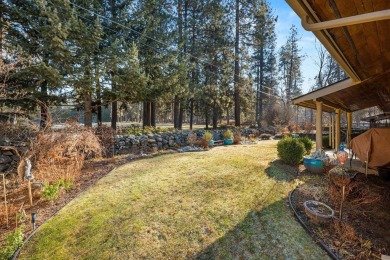 Welcome to life on the fairway.  Light-filled zero lot line on Spokane Country Club in Washington - for sale on GolfHomes.com, golf home, golf lot